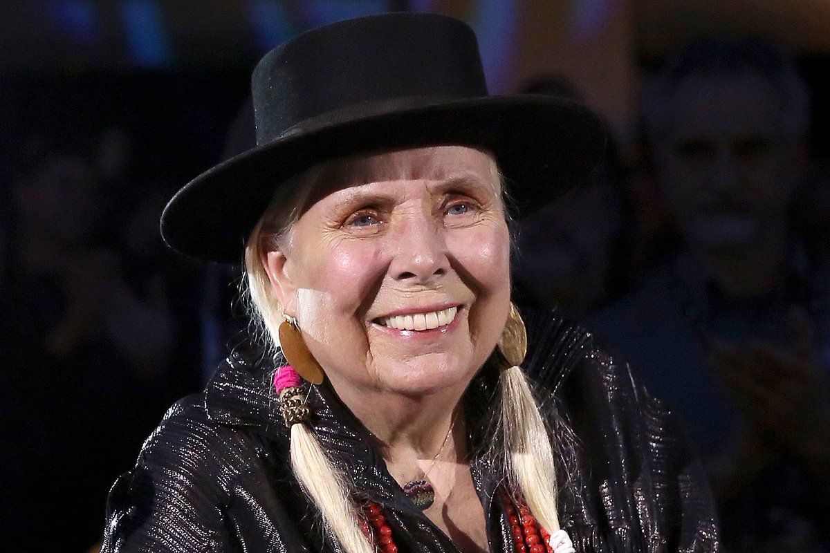 PopCrave's tweet photo. Joni Mitchell says she is removing her music from Spotify amid Joe Rogan vaccine misinformation controversy: 

“Irresponsible people are spreading lies that are costing people their lives. I stand in solidarity with Neil Young and the global scientific and medical communities,” https://t.co/9bkXBOlmud