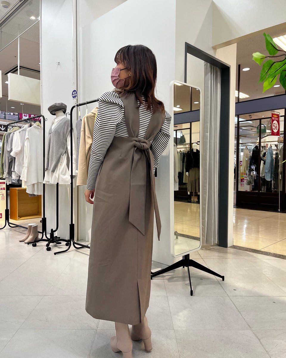 selectshopgrace's tweet photo. 可愛い春服たくさん入荷♩
38サイズ、パンツも後ろゴムで
はきやす〜いっ😊
生地も着心地よくて快適♡
#blanco #ロゴロングT #カラーパンツ
#サロペット風SK #ニットセットアップ etc https://t.co/kSk9F668fN