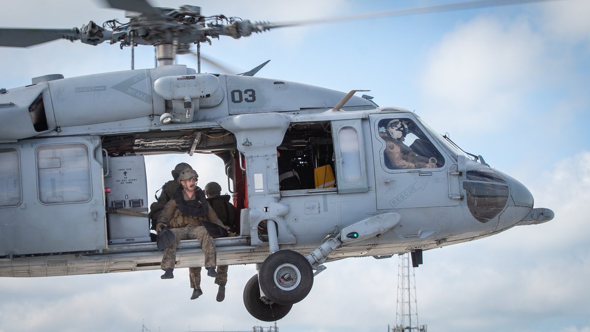 USNavy's tweet photo. Good training isn't easy! #NavyReadiness ⚓
#Marines with Force Company, 2d Reconnaissance Battalion, 2d Marine Division and #Sailors aboard #USSWichita conduct helocast recovery ops during Littoral Exercise (LEX) I in Key West, Fla., Jan. 24, 2022. https://t.co/IcbkM7qBpL
