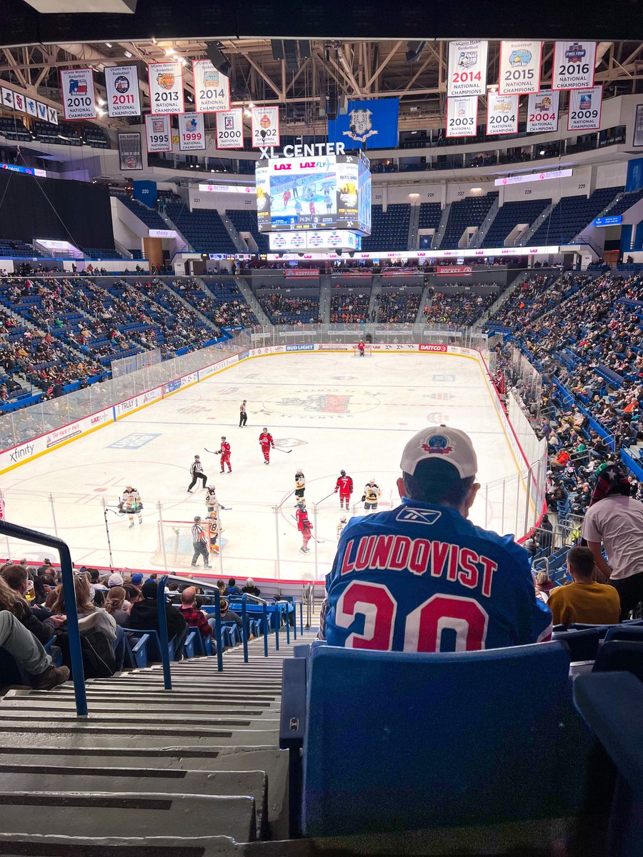 HWPHockey's tweet photo. Tonight, we’re all Henrik fans https://t.co/YrVNHrUasZ