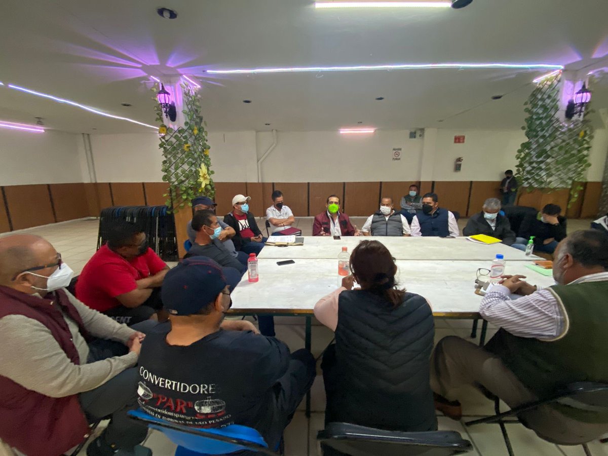 maxcorreah's tweet photo. Hoy reunión de trabajo convocada por ciudadanos de SanJuan #Ixhuatepec, #Tlalnepantla con autoridades municipales y #Saascaem para atender la exigencia de rutas de evacuación y puentes vehiculares y peatonales sobre el Río de los Remedios y su embovedamiento.
#TuEstadodeBienestar https://t.co/GuhnWKU8RC