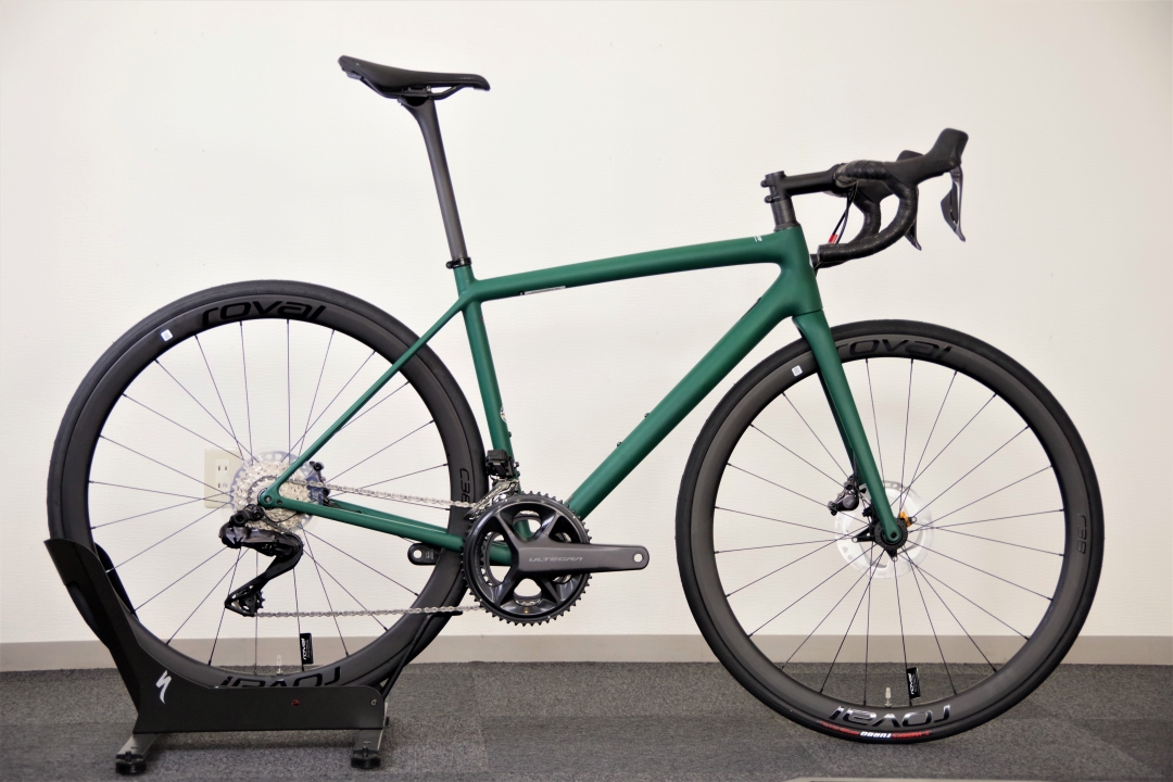 ShopKaga's tweet photo. 【入荷情報🚲】
AETHOS EXPERT-SHIMANO ULTEGRA Di2が入荷しました✨
昨年発売された新型ULTEGRA Di2搭載のAETHOS
12速のセミワイヤレスシフティングで
従来モデルよりも速く、そしてよりシームレスな変速に‼️
進化したULTEGRA Di2で最高のライドを味わおう🚴
#specialized #ultegradi2 #aethos https://t.co/xs26yVWtuM