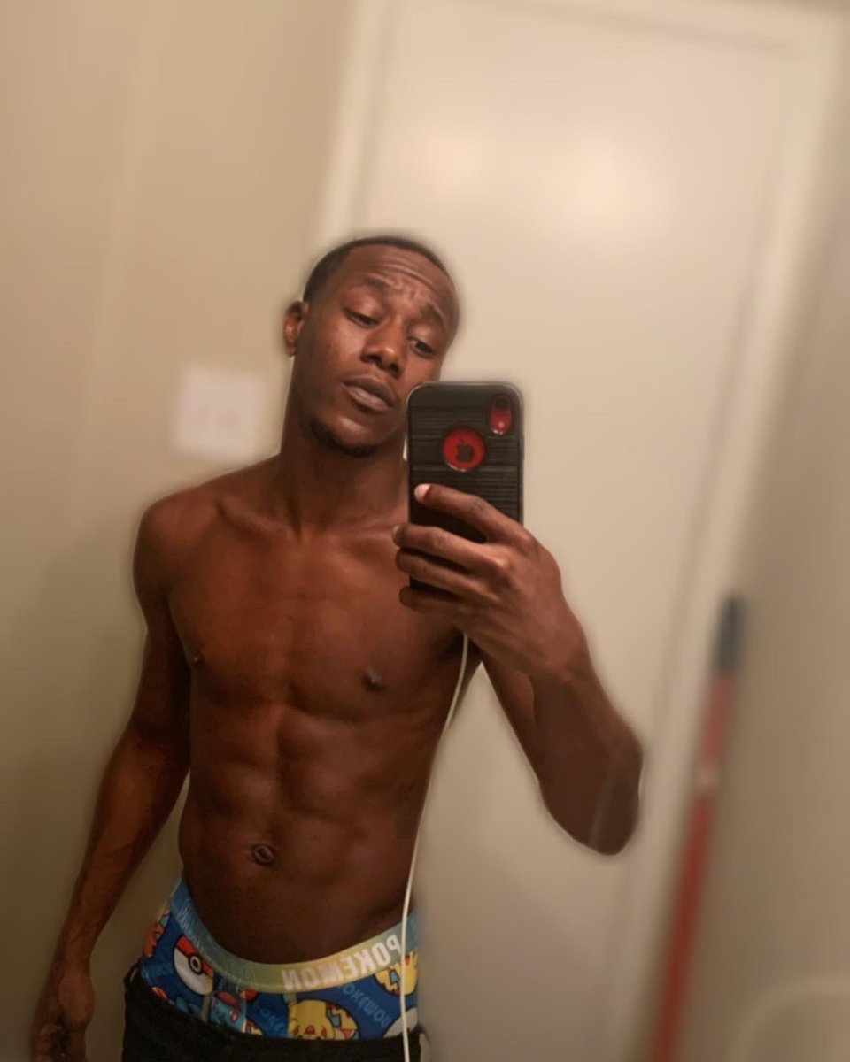 BJayySavage's tweet photo. When you get a haircut and think you sexy #chocolatecity #freshcutfriday #imbringingsexyback #LGBT #highvibes https://t.co/agqhSCtTt8