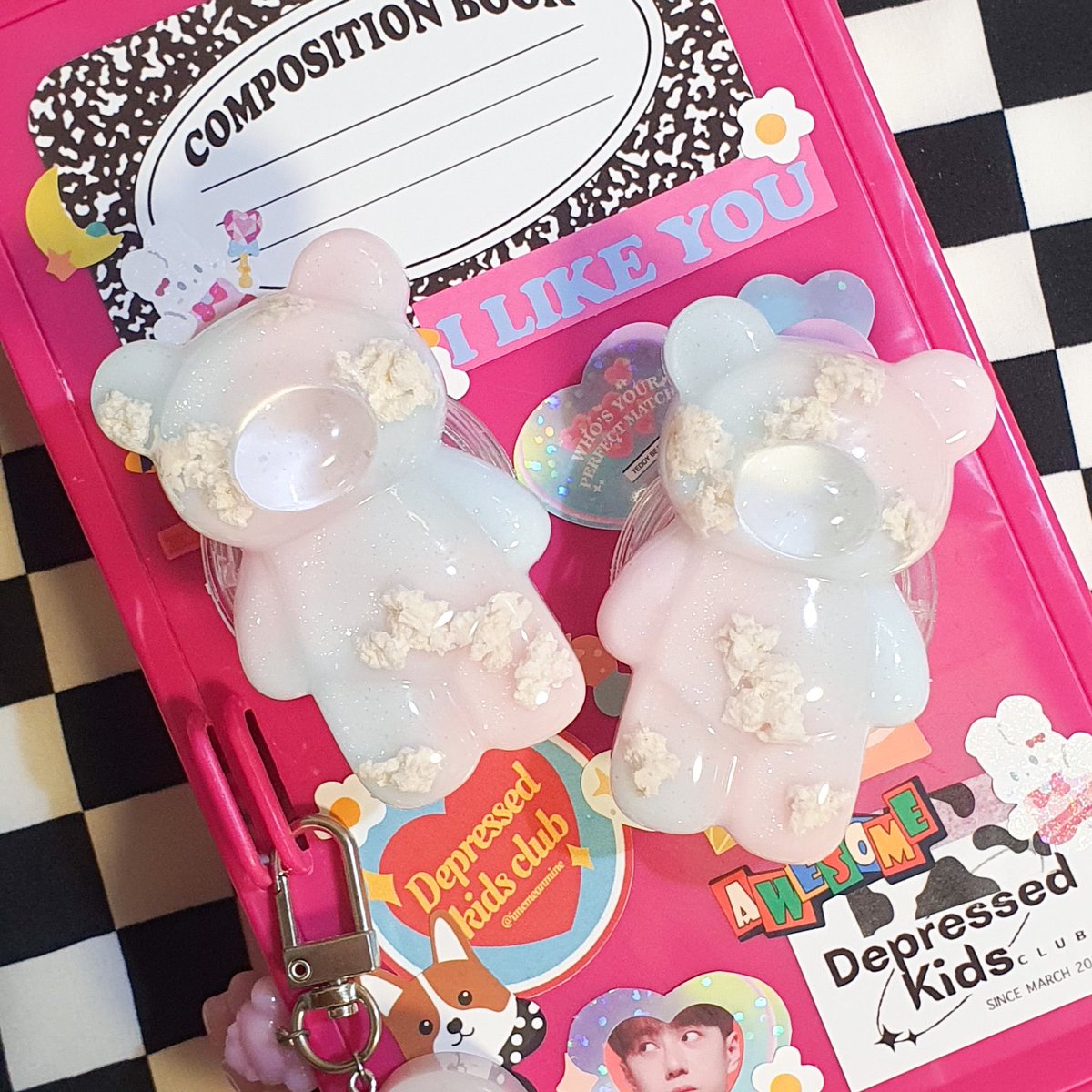 imemeanmine's tweet photo. 「 ready to ship ♡̷̷ 」

⌗　teddie griptok 🧸
        2 available now !

price— 270 baht (รวมส่ง)
・・・order via dm 💌

#เรซิ่น #พวงกุญแจเรซิ่น #ตลาดนัดเรซิ่น #resinart #resin #griptok https://t.co/SNKYCS5VC9