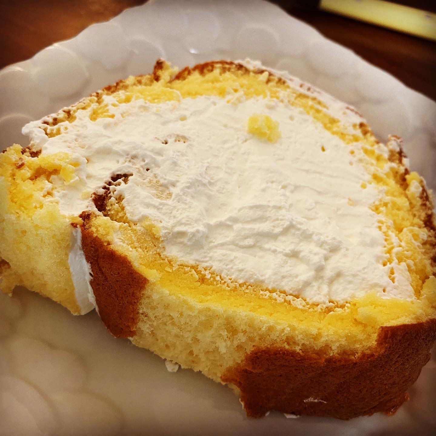 かつや グルメ垢 かずみ 茨城県日立市 デリシャス 1 530 日立で有名なロールケーキらしい 売り切れかと思ったら奥から出してきてくれた 写真は半分にカットしてもらった状態なので 本当はこの倍の大きさ でか美味い かずみ デリシャス