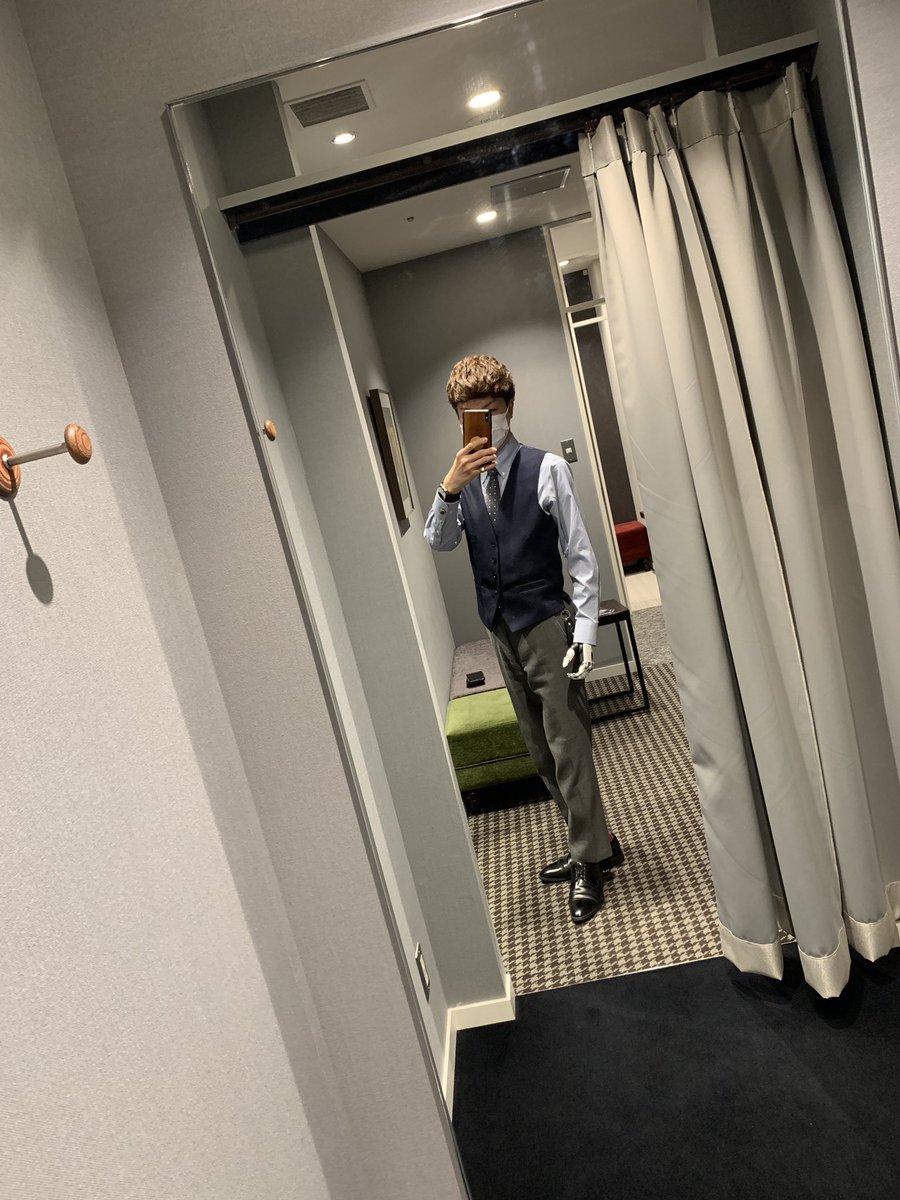 CyanKuni's tweet image. スーツの採寸中。
今回もオーダーメイドです😄
#義手
#bebionic3
#スーツ
#オーダーメイド