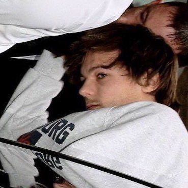 ltskzthv's tweet photo. Miren que perfil tan perfecto 

I vote #Louies for #BestFanArmy #iHeartAwards https://t.co/VAYbWQWxQg