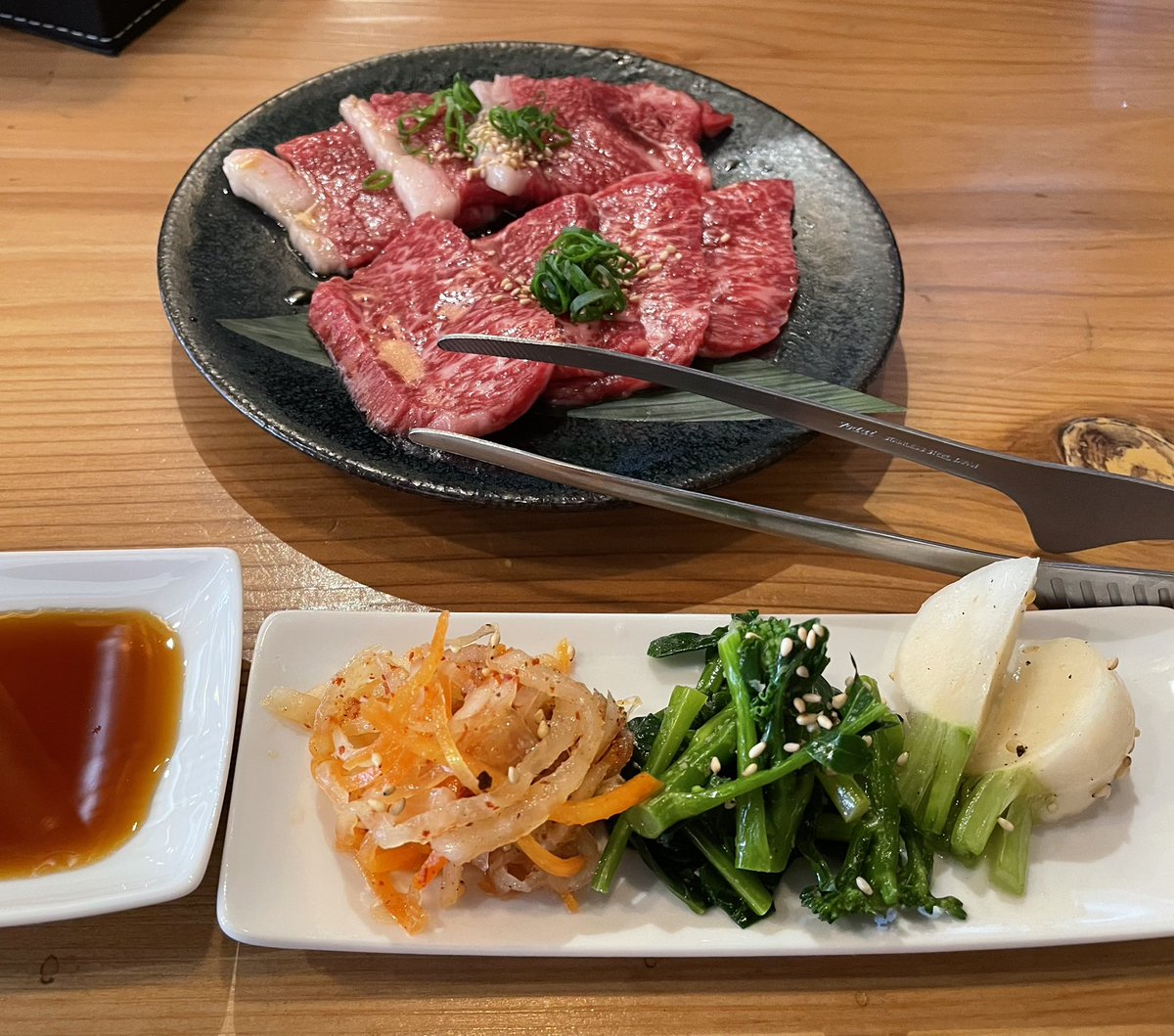 stardust2in's tweet photo. 大船市場の近くのオシャレな焼肉屋さん。
今まで高そうで入らなかった。神奈川ペイ使えるから勇気出して行ってみたら、結構リーズナブルなお店でした。
美味い！

#mushiro https://t.co/3al4q2hKiD