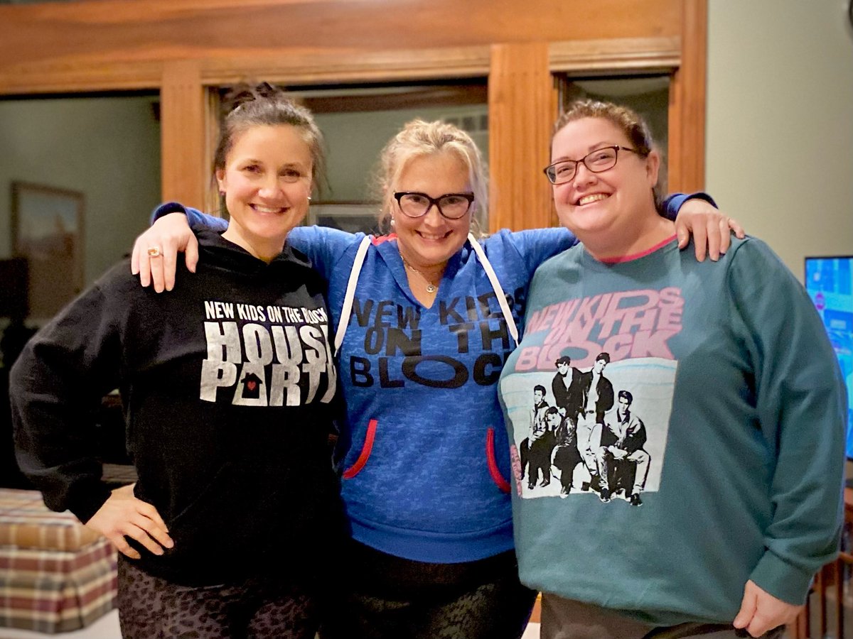 Only1Sable's tweet image. We miss you too @DonnieWahlberg, we miss you too! Our blockhead gang is gettin' down tonight to some @NKOTB @joeymcintyre @dannywood @JonathanRKnight and Jordan!! Ready for #MixtapeTour2022