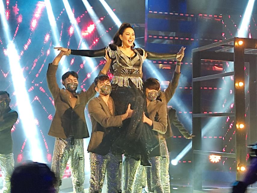 itsShowtimeNa tweet picture