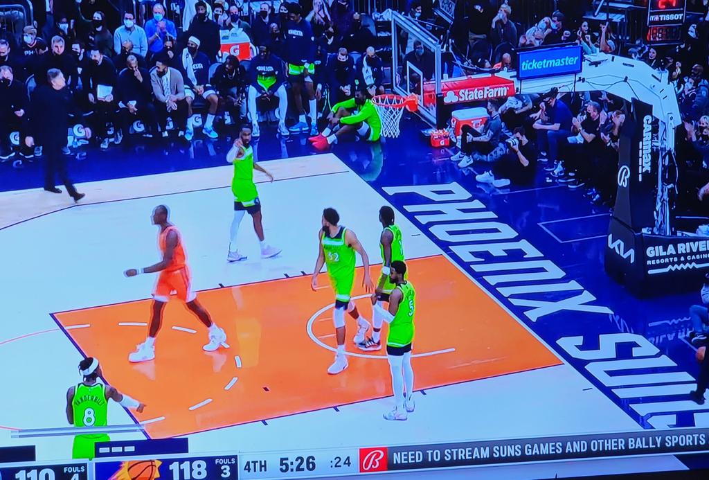 Dom_2k's tweet image. This game look like a construction site