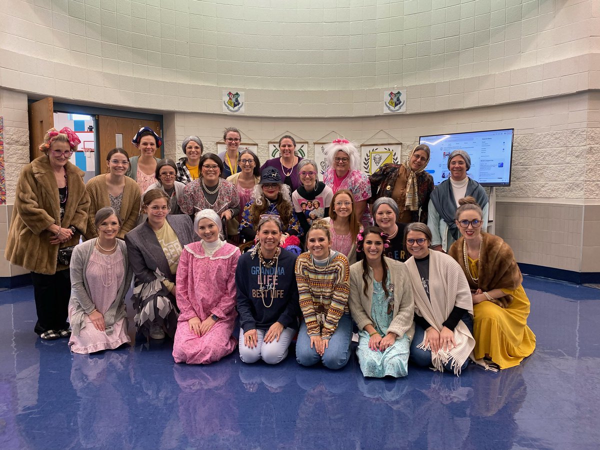 MrsSand0val's tweet photo. Of of the best days of the year! 100 days smarter!🎉👵🏼👴🏼 #RogersFrisco2022 @RogersFrisco https://t.co/ahlBMdPRM0