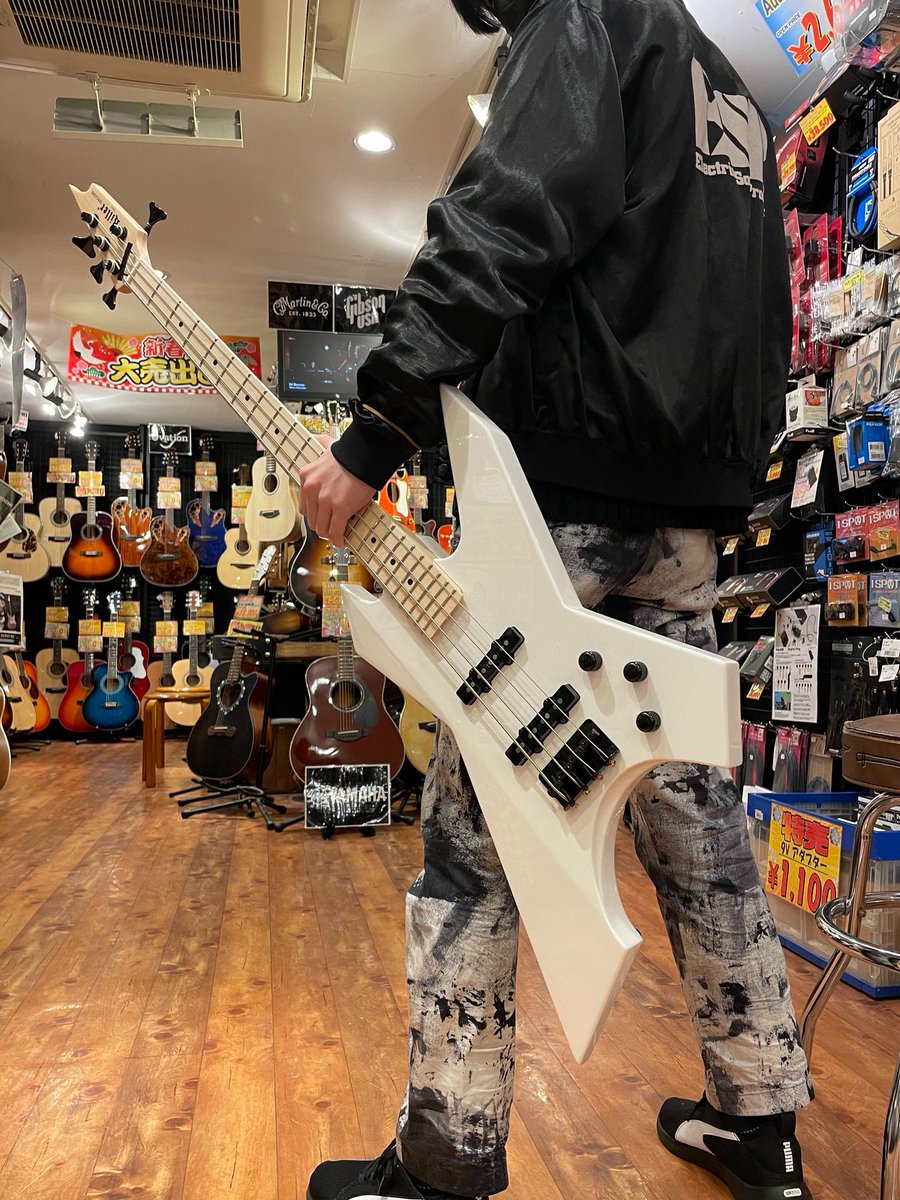bigbosskyoto's tweet photo. Killerといえばこの形⁉️
代表機種ImpulssのコストパフォーマンスモデルKB-DAGGER が入荷‼️
攻めに攻めたトゲトゲしいルックスながらもホワイトのカラーリングでどこか高級感のあるモデルに仕上がってます😍
#Killer #BIGBOSS #Impluss https://t.co/3tbvjFPynZ