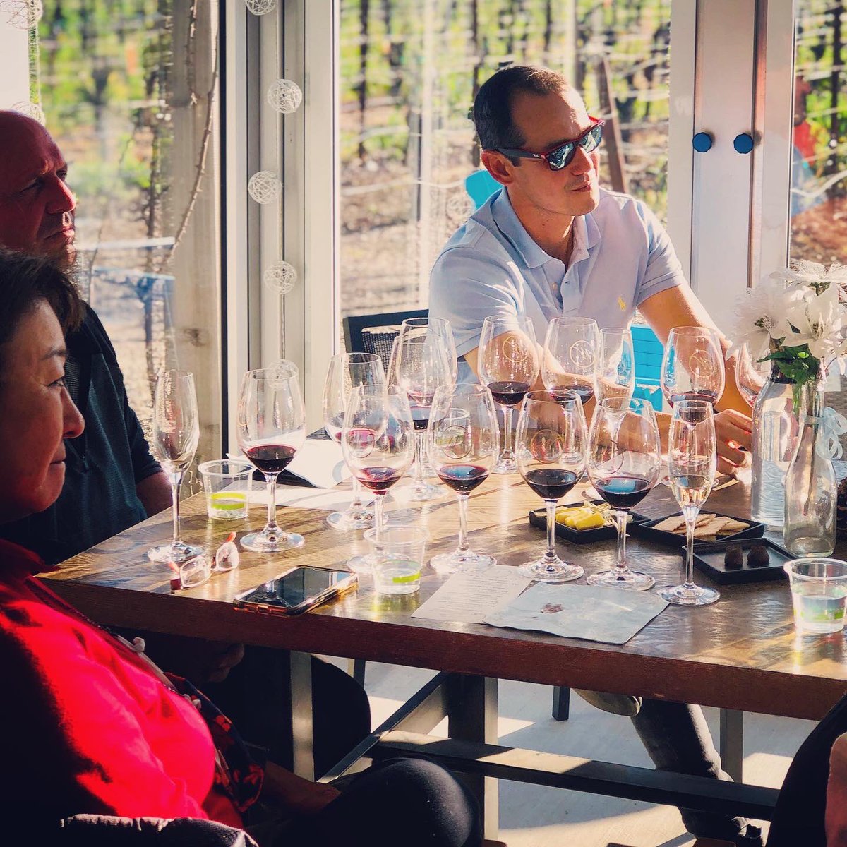 WestWines's tweet photo. Mahalo to this fun group from Hawaii. 🌺 Winemaker Katarina enjoyed sharing her wines with you! 🍷

#westwines #aloha #meetthewinemaker #cabarnetsauvignon #drycreekvalley #sipsonoma #wineroad #winepairedwithlife #sonomacounty #winterincalifornia #lifeopensup #winetasting https://t.co/5WwZfVNlvq