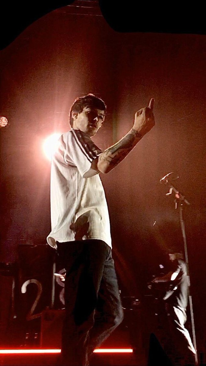 ltskzthv's tweet photo. Mi único propósito en la vida es hacer que Lou me saque el dedo de en medio 

I vote #Louies for #BestFanArmy #iHeartAwards https://t.co/ENtaQyth1L
