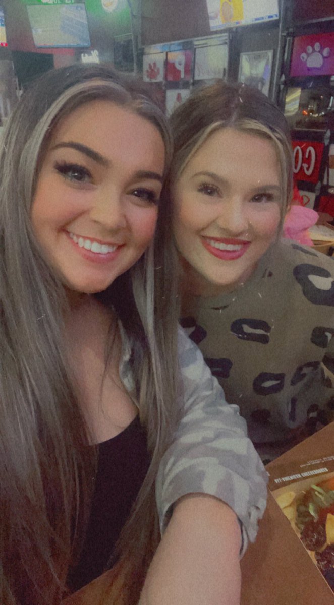 14MandaMarie's tweet photo. Hit the bff jackpot 💕 https://t.co/QZ9FW47jxE