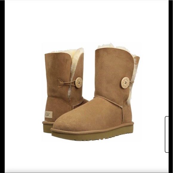 debra_stylewise's tweet photo. So good I had to share! Check out all the items I'm loving on @Poshmarkapp #poshmark #fashion #style #shopmycloset #ugg #vans #disney: https://t.co/xfhqVdgtlg https://t.co/LQgvLTQGad