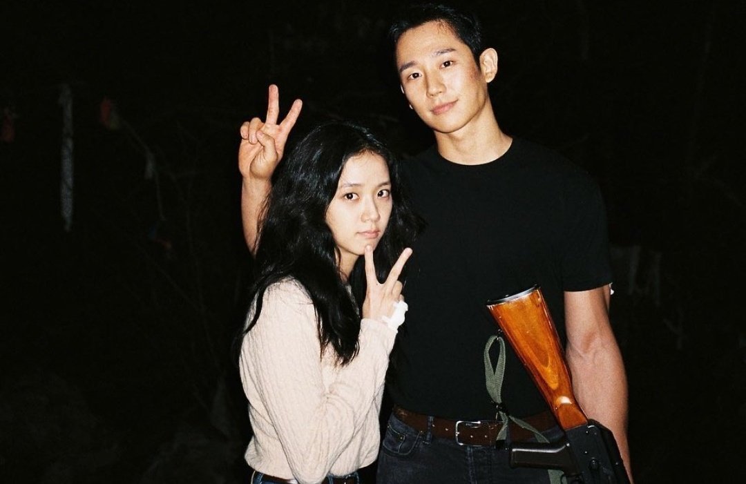 JISOO LOOKS tweet media