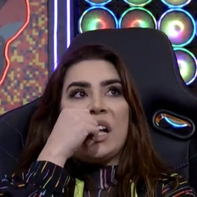 wrtdbre's tweet photo. Eslovênia claramente quer o Rodrigo mas fica com ele pra afetar a Nathalia, Lucas claramente quer a Jessi mas tenta fazer vt pro sofá, Jessi e Rodrigo tão só esperando os dois dar mole
#BBB221 https://t.co/dx97qGABf9