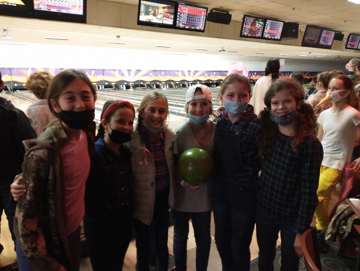stdavidsschool's tweet image. We couldn’t SPARE sharing these photos with you. Today our 5th and 6th graders went on their annual Winterfest outing to the bowling alley, while the 7th and 8th graders are looking forward to their MS Winterfest social tomorrow night. #sdsw #SDSTrips