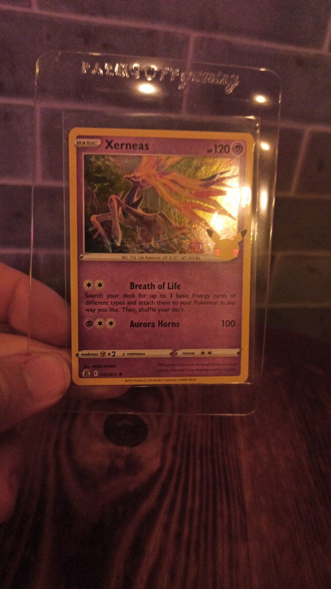 What <a href="/UnlistedLeaf/">Ando 🍃</a> gets the Japanese card vs what I got