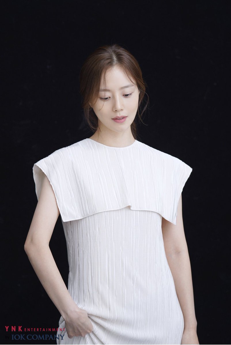 Asherfab's tweet photo. I’m Speechless 🤍🤍🤍
#moonchaewon #profilebehind https://t.co/rcSER5NWY6