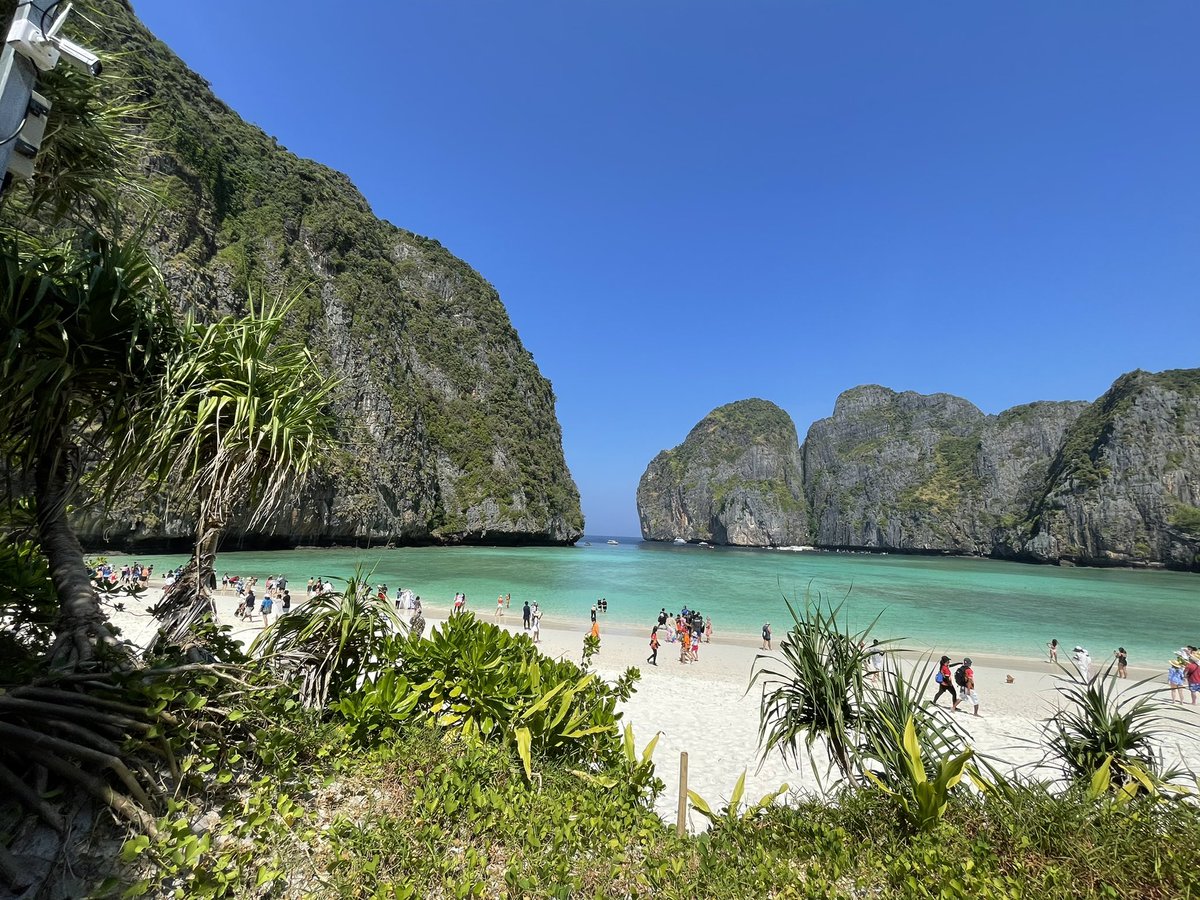 unwithBW's tweet photo. ทะเลสวย น้ำใสมาก 🏝🤩 อ่าวมาหยาคืออัญมณีแห่งอันดามันจริงๆค่ะ สวยสมคำร่ำลือมากๆ 
I really love this place! So Beautiful 🏖🏝💗💗💗💗💗

#Nekkogotokrabiwithbright  #Herculesgotokrabiwithwin #Nekkoxbright #Herculesxwin https://t.co/qUpRprDYEN