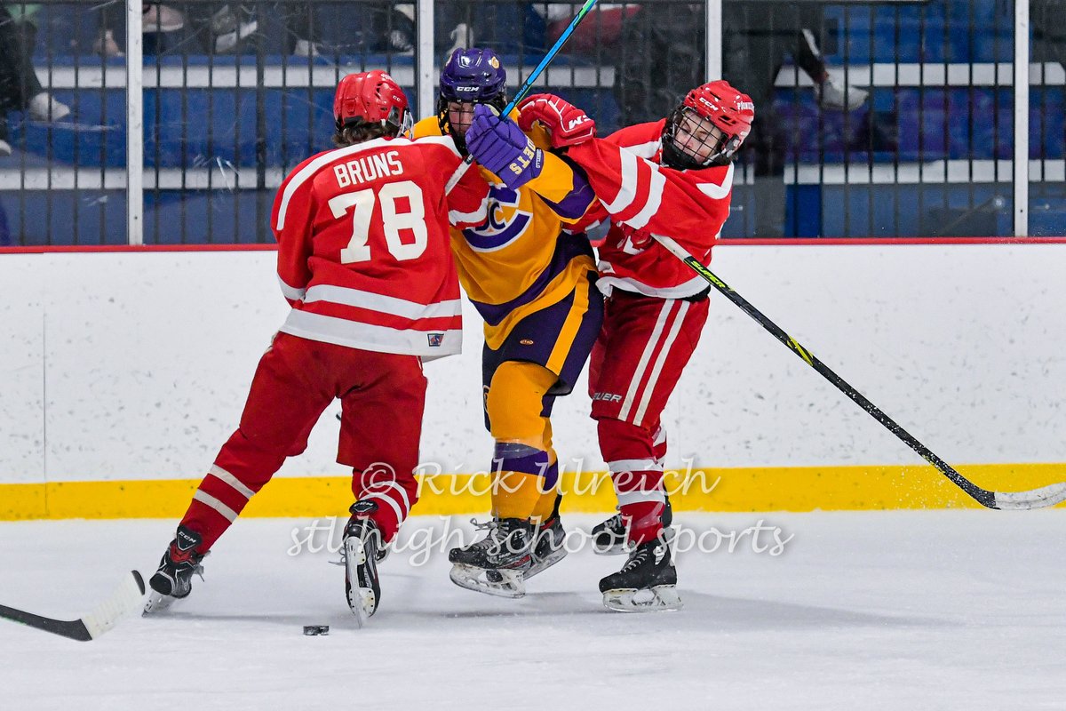 RickyRick_Photo's tweet photo. 2022-01-28 CBC defeats Kirkwood in the final regular season game to clinch first place heading into the playoffs.  More photos and article by @joeharris_stl can be found at @STLhssports 
#stlprep #stlhighschool #cbc #kirkwood @CBCHighSchool @CBC_Hockey @khs_hockey https://t.co/eYvJl6xh0Z
