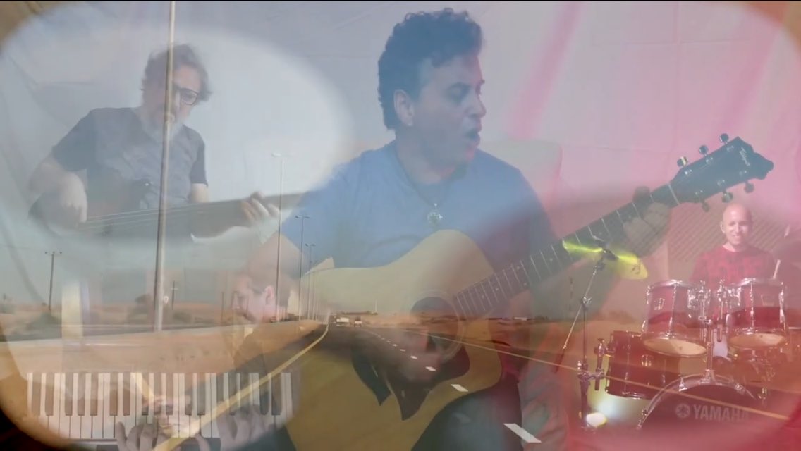 La distancia no es nada - Fede Di Lorenzo youtu.be/g1Z7Yde4kes vía <a href="/YouTube/">YouTube</a> Batería: Julio Morán Bajo: Gonzalo Fuertes Piano: Nico Di Lorenzo Voz, guitarras y coros: <a href="/FedeDiLo/">Fede Di Lorenzo</a> 
Grabado en The Falling Twenties Studio
Mezcla <a href="/Gazzk33/">Alexz Gazzk</a> 
Mastering <a href="/jcertze/">Juan Carlos Ertze</a>