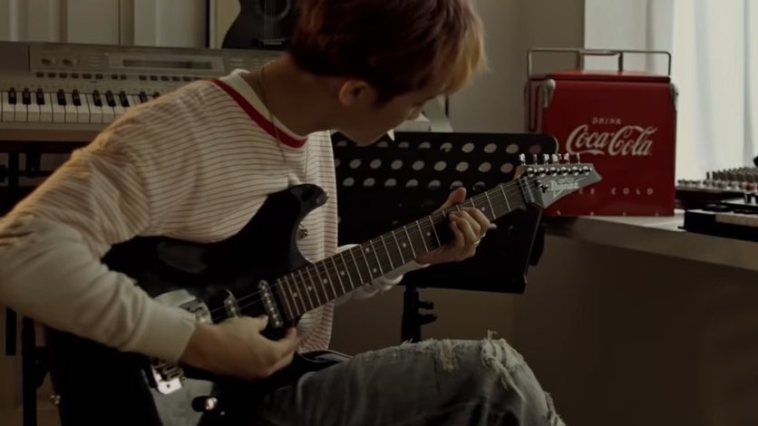 Ieemarkees's tweet photo. just mark lee playing the piano, drums, and electric guitar https://t.co/04nxp2IsHJ