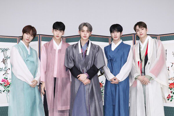 ‎오물조물 tweet media