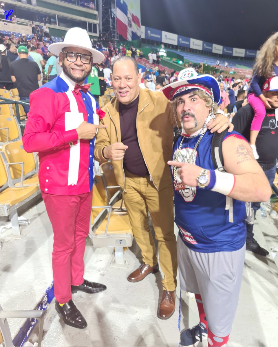¡Weeeepa!.
Celebrando la primera victoria de RD en la Serie del Caribe.