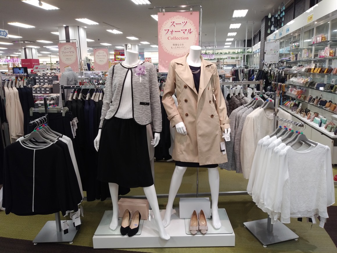 イズミヤくずはモール店 エイチツー オー商業開発 フォーマル売場では ブラック カラーフォーマルスーツをレジにて50 レジにて Off 普段割引のないバッグやコサージュをレジにて Off レディース売場ではコーディネート出来るジャケット