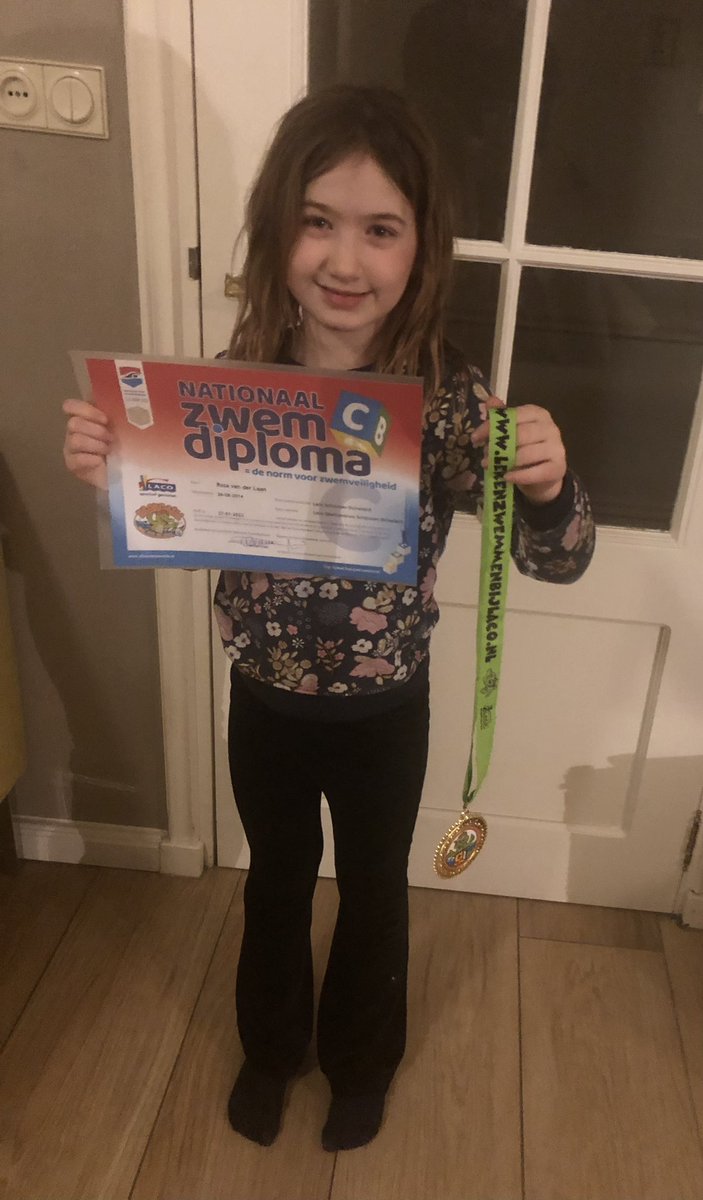 Na brons en zilver heeft Rosa nu het zwem A-B-C afgerond met goud. 
Wat zijn we trots op haar, wat een doorzetter 👊🍀
Dank voor alle prima begeleiding van LACO Zierikzee