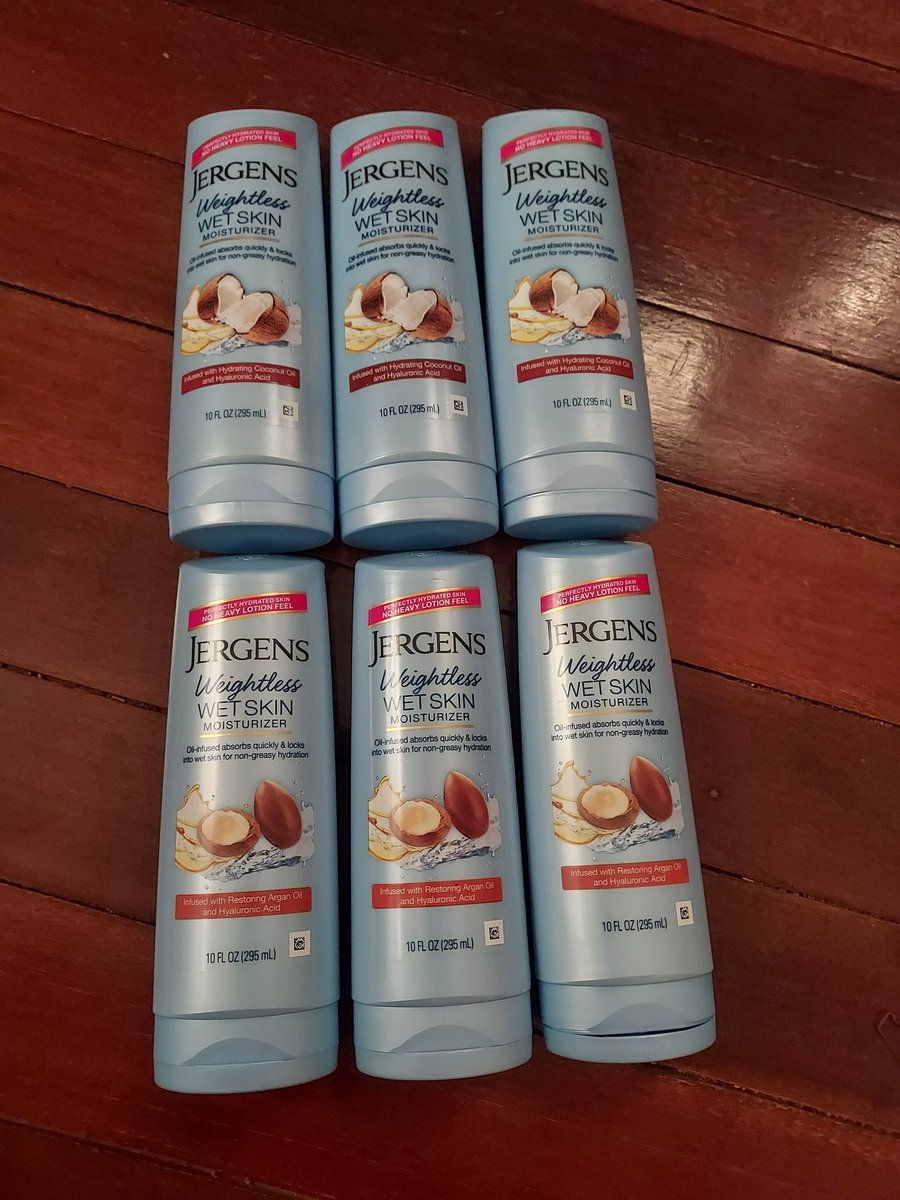 ALittebee's tweet photo. 🇱🇷Jergens Weightless Wet Skin Moisturizer
สูตร Coconut oil และ Argan Oil
ขนาด 295 ml

Moisturizer ทาผิวหลังอาบน้ำ ใช้ทาขณะผิวเปียกได้เลย ตัวนี้จะช่วยล็อคความชุ่มชื้น ให้ผิวอิ่มน้ำ ใช้ดี รีวิวเพียบนะคะ

ของแท้จากอเมริกา พร้อมส่งที่ไทยแล้วค่ะ
ราคา 490฿ส่งฟรี ค่ะ
#สกินแคร https://t.co/B753GkXFJ0