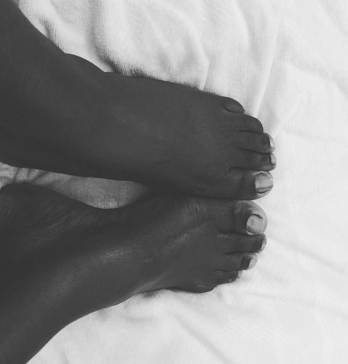 guildedfeet's tweet photo. So fresh and so clean #ebonyfeet #footfreaks #footloversonly #sellingfeetpics https://t.co/ho3kWzR8tQ
