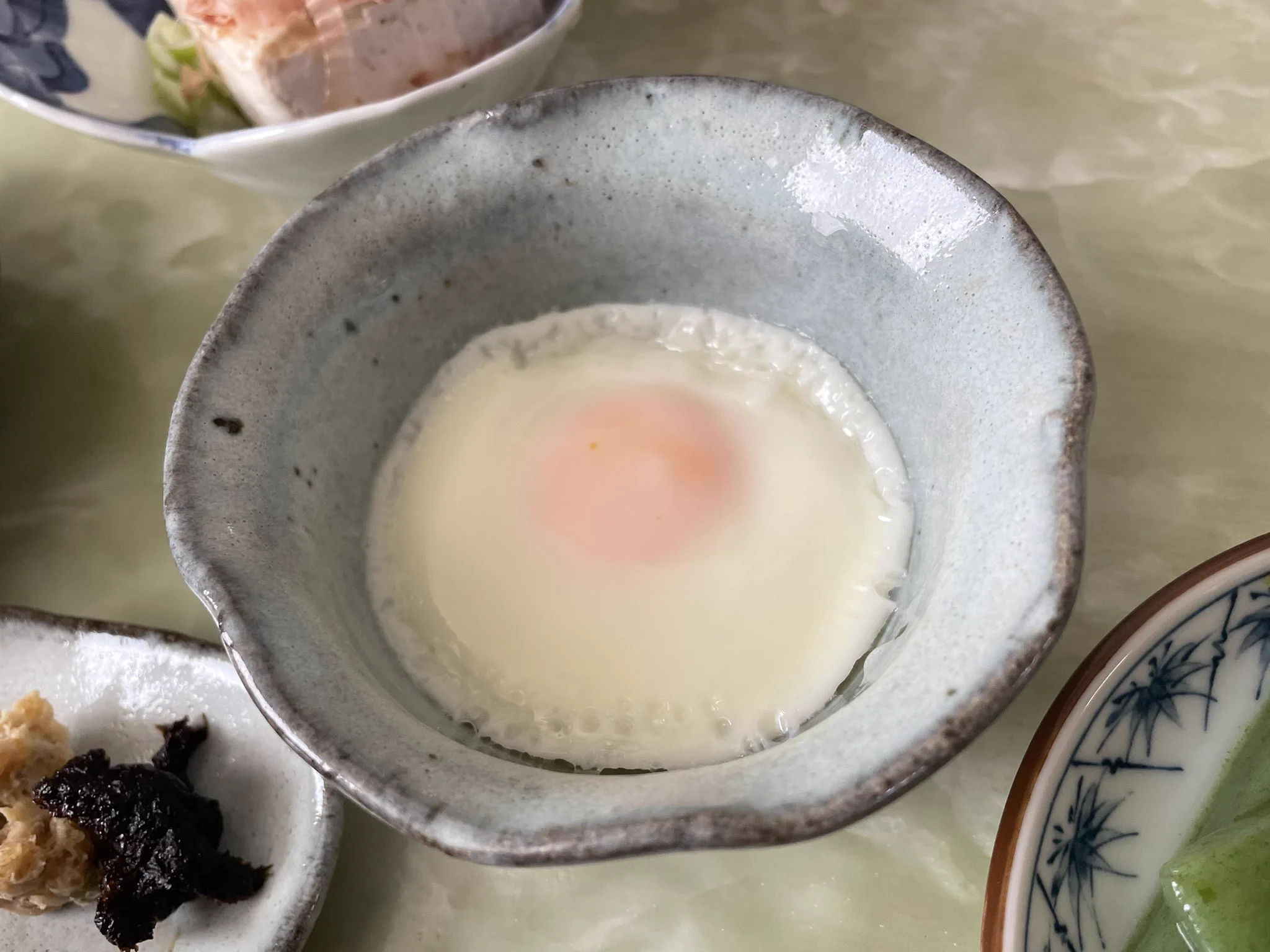 ゆで卵でも目玉焼きでもない？卵の新たな食べ方！