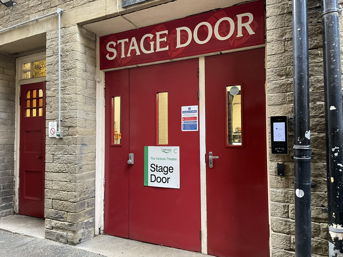 Anna James tweet media