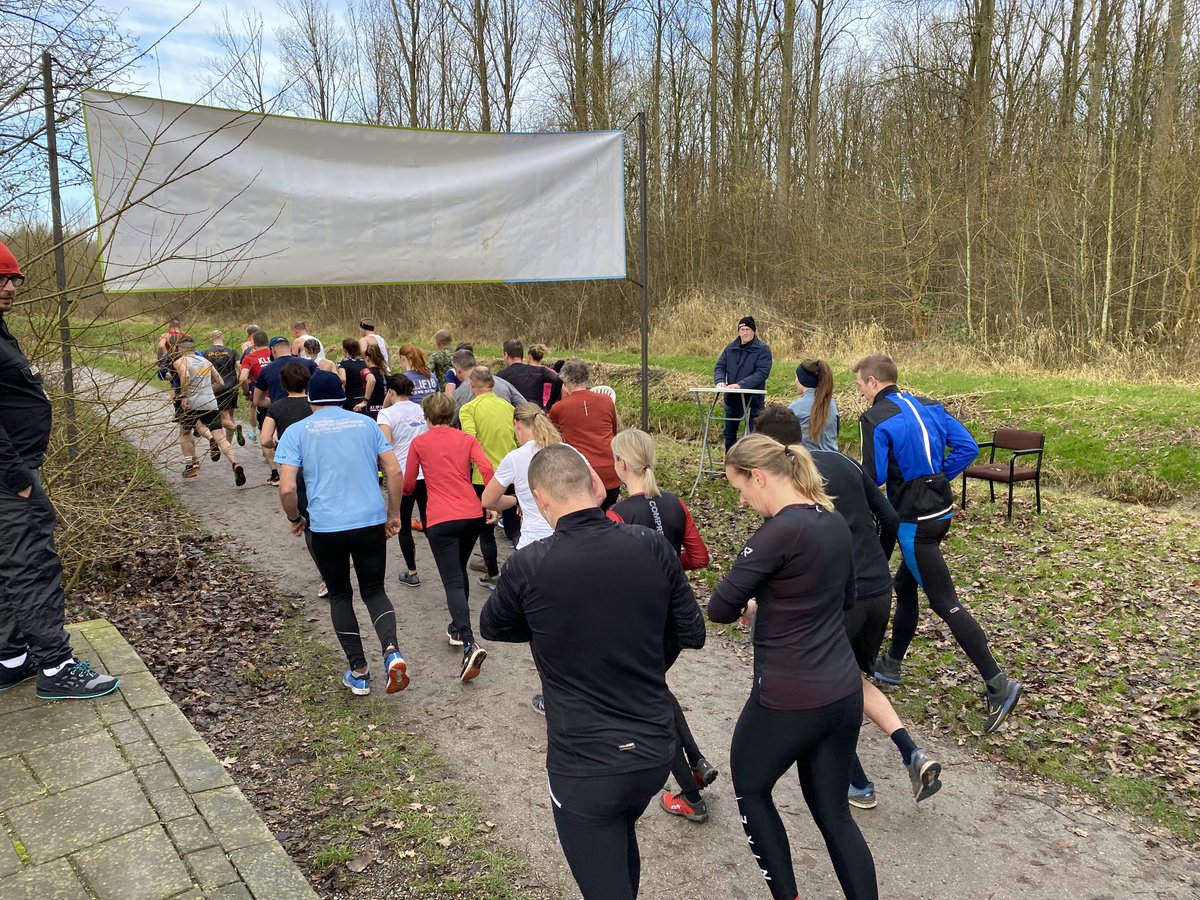 De lopers voor de tweede Topfish Seafood Wintercross ⁦<a href="/Loopgroep_Urk/">Loopgroep_Urk</a>⁩ zijn van start gegaan.