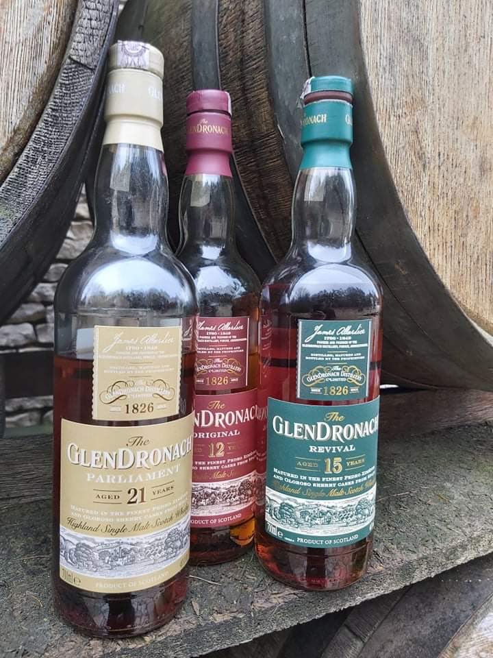 DomWhiskyJG's tweet image. Menu degustacyjne (3x20ml):

#Wrocław zestaw #ElementsofIslay Ar10, Ma2, PI6 / 250 zł.

#Warszawa zestaw #Glenmorangie Burgundy, Port i Madeira Wood / 250 zł.

#JastrzębiaGóra zestaw #GlenDronach 12yo, 15yo, 21yo / 85 zł.

#Sopot zestaw #TheGlenrothes 10yo, 12yo i 18yo / 85 zł.