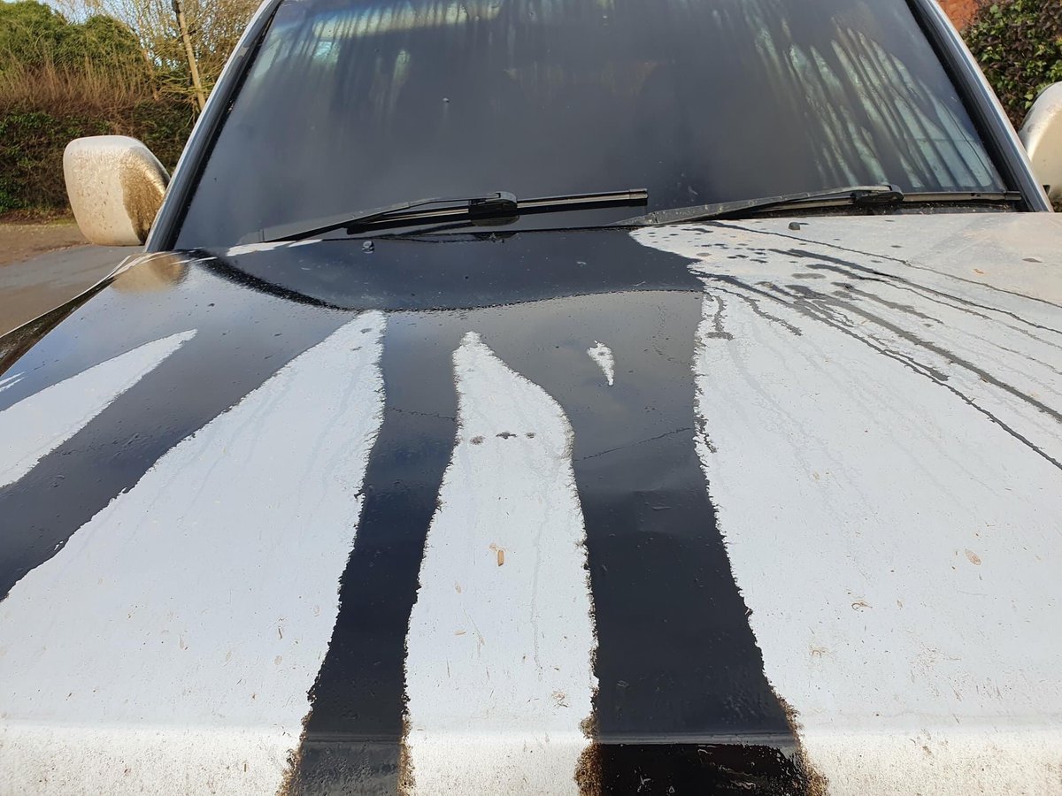 Overnight, Herefordshire Hunt Saboteurs have had oil poured over their vehicle and tyres slashed by hunt thugs.

Please help them get back on the road: paypal.me/herefordshires…