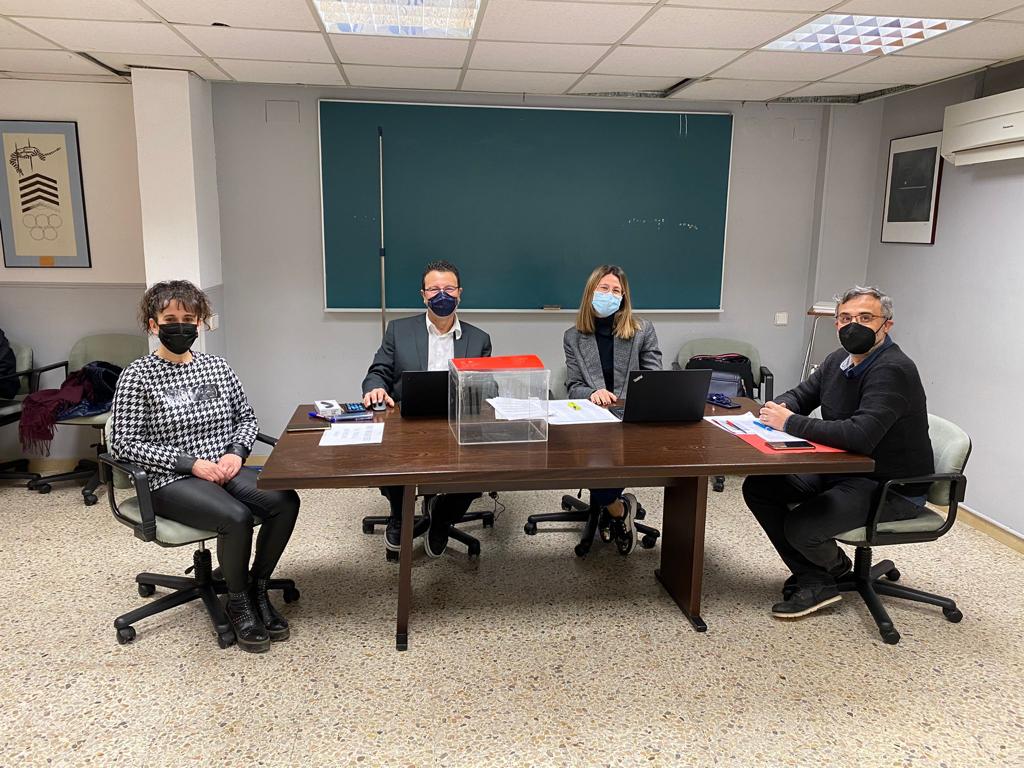 FCPatinatge's tweet photo. 🗳 La jornada electoral s'està desenvolupant amb normalitat a les quatre seus de votació.

⏰ Recordem que els clubs poden anar a votar fins a les 13:30h.

#EleccionsFCP https://t.co/4TjFkVvNBF