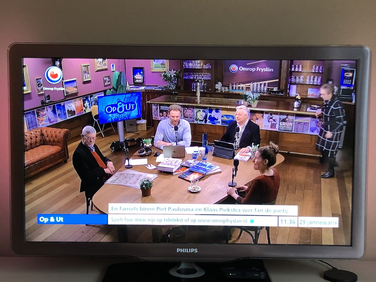 Nu op <a href="/OmropFryslan/">Omrop Fryslân</a> conservator Femke Knoop over de tentoonstelling Tussen Prent en Strip en de Domela-lezing over het #strijdlied