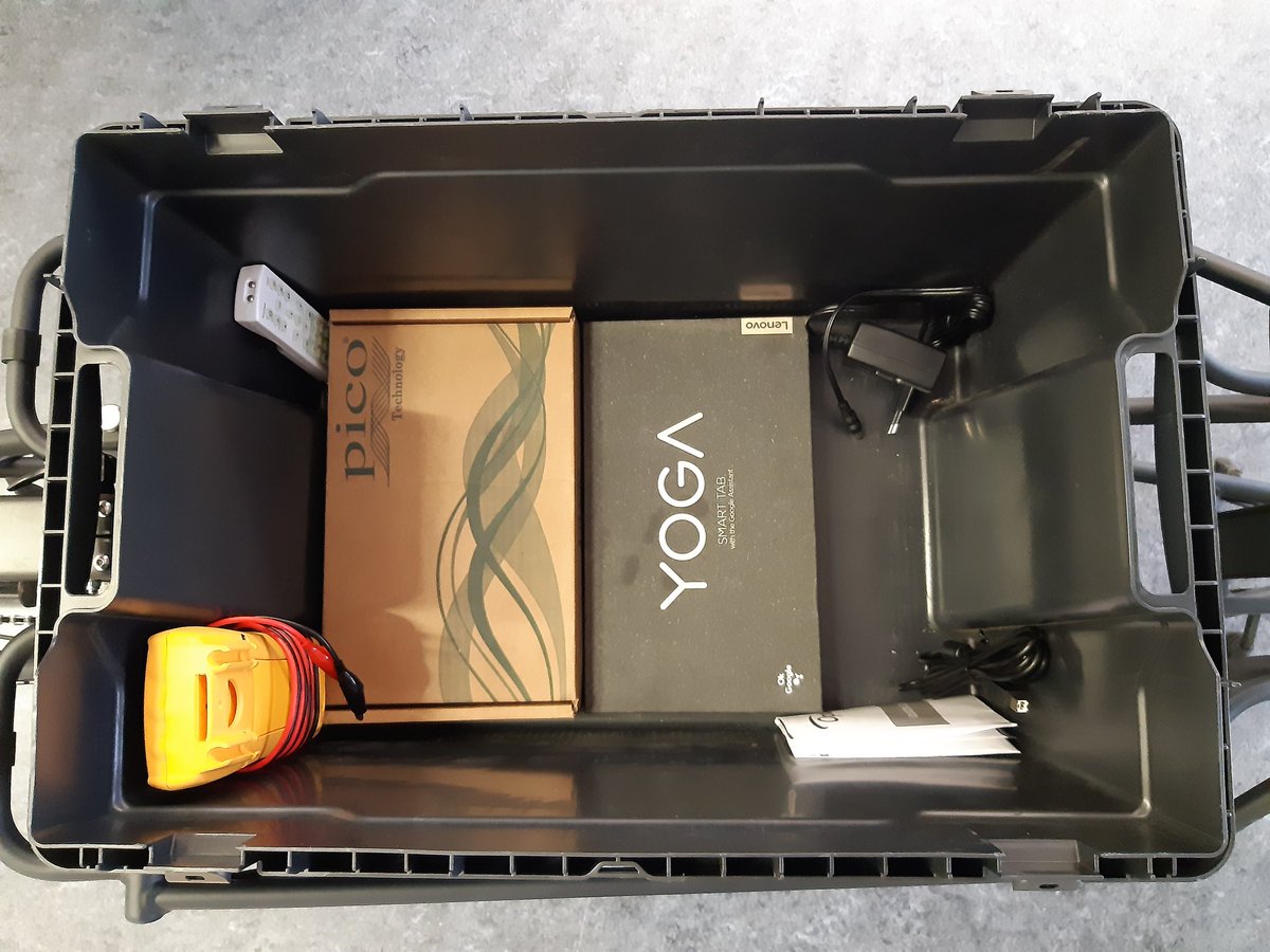 MMagdowski's tweet photo. Noch eine Fotostory vom letzten Mittwoch - ich packe mein Lastenrad für das #Hybridplenum und nehme mit:
- USB-Oszi und Multimeter
- Tsblet-PC und #Dokumentenkamera
- Rucksack mit Laptop, LED-Flächenstrahler
- #PeliCase mit Schreib-Tablet, Kabeln & Adaptern
- Elektroniksortierbox https://t.co/BqjDYCktOF