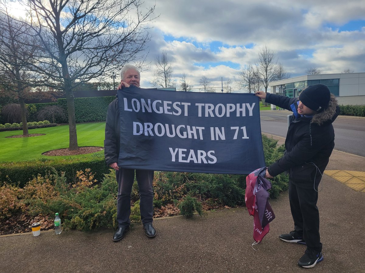 bridagul's tweet photo. People see him in all the chats on the streams as GRL58. Say hello to a fellow #LevyOut protester Graham who has been to every single protest over the years!!
#BackConte
#LevyOut
#TrainingGroundProtest
#Respect https://t.co/PmxzCr4GSr
