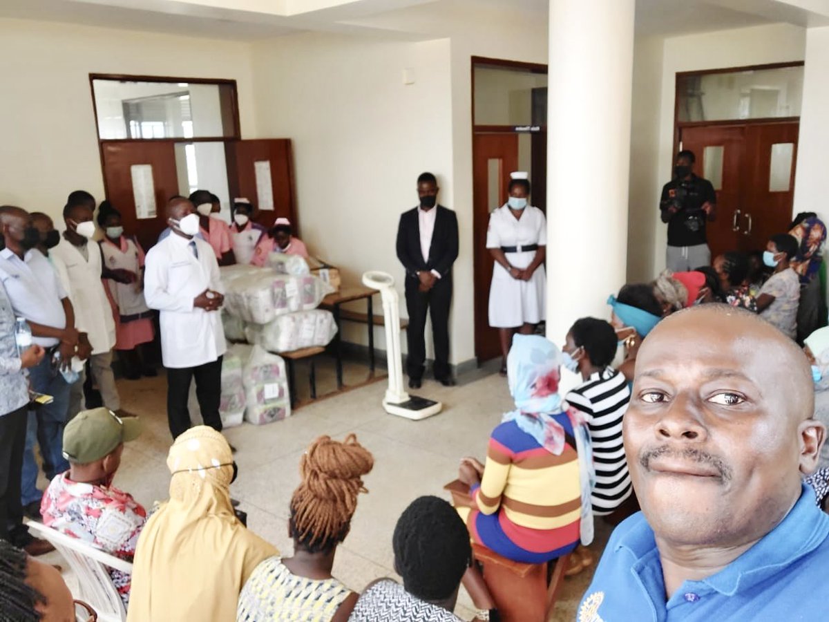 KampalaSouth's tweet photo. Members of Rotary Kampala South,PKF and friends to Rotary have arrived at Mukono COU Hospital to launch the #forHER campaign, which focuses on Maternal Child Health. #HappeningNow #RotaryAreaOfFocus #ExpectantMothers #ServeToChangeLives https://t.co/rSPzHTVHTn