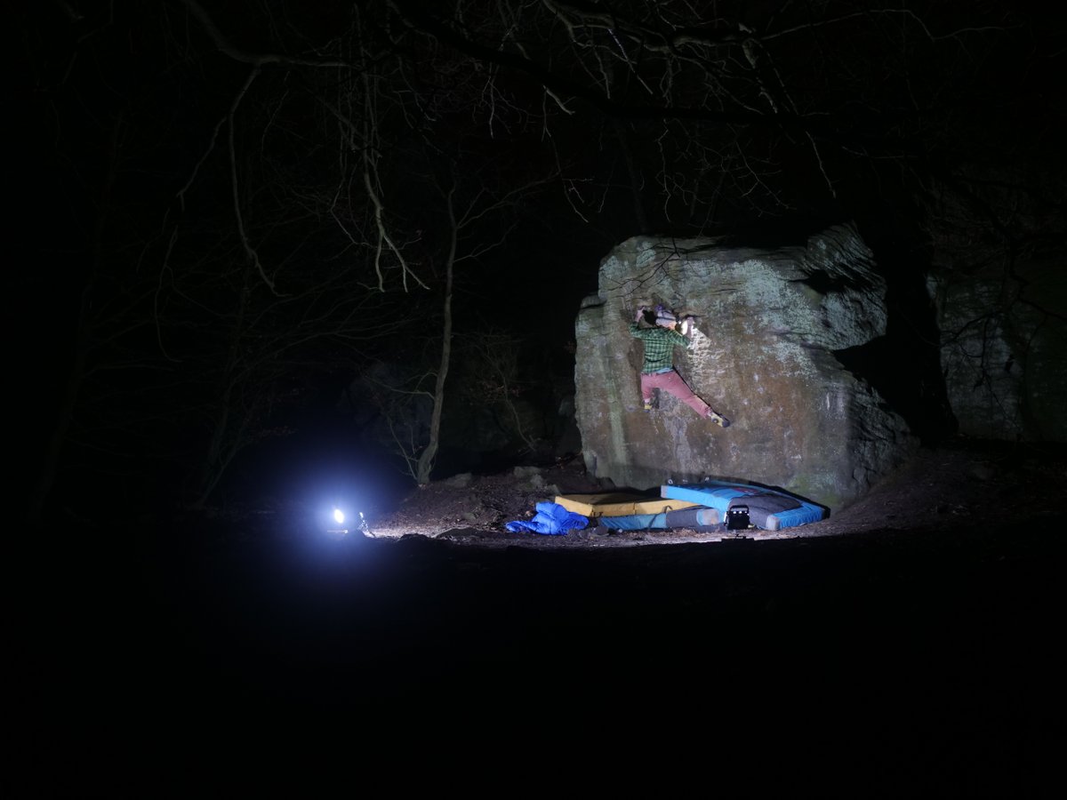 mountain_eering's tweet photo. What we do in the shadows. A cold winter night, perfect grit connies at West Chevin. The Chevin is a host of amazing problems from Font 3 to Font 8a+. Check out https://t.co/YXTBM2U9Tu for the guide

#yorkshire  #bouldering  #yorkshiregritstone #leedsmountaineeringclub #climbing https://t.co/rWPYmDd59W
