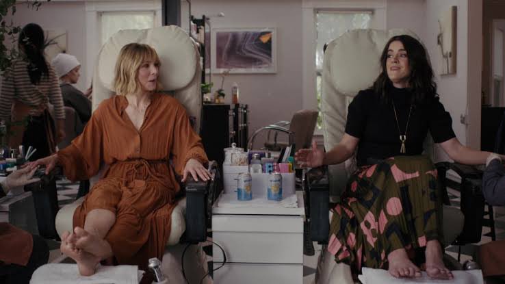 idyesq's tweet photo. Can we just talk about how Sloane is friend goals, she really took out a $500,000 loan to post bail for Anna #TheWomanInTheHouse https://t.co/xY0tFE0YtY
