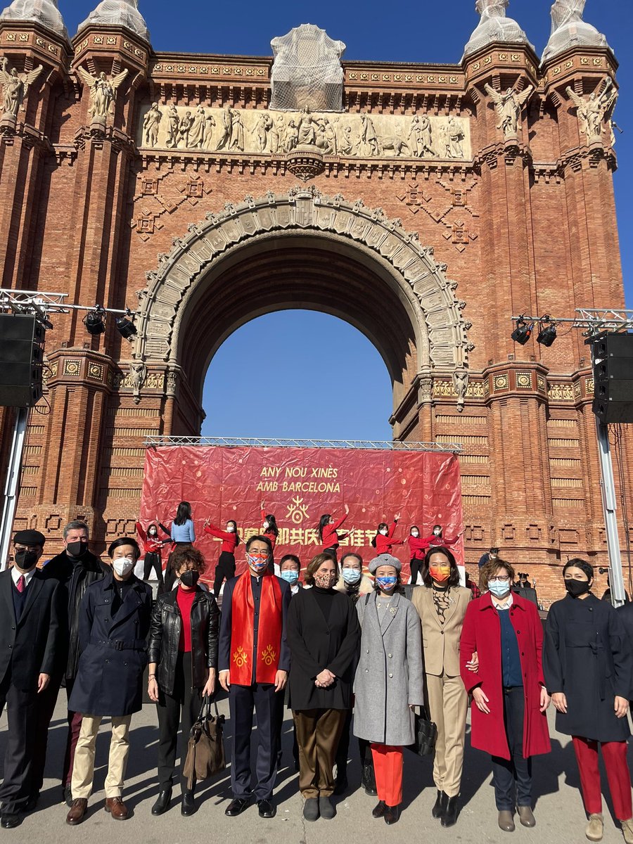 Any Nou Xinès amb Barcelona tweet media