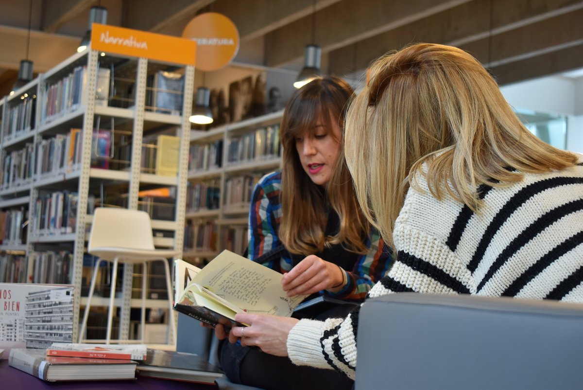 bibcoruna's tweet photo. Con motivo da celebración do #DiadaIlustracion, falamos na sección “Conversas con...” do blog #SumaAgora con Laura Velasco, ilustradora e docente no IES Agra do Orzán.
📣 #ilustracion #ConversasCon #diadelailustracion
🔗Conversa completa: https://t.co/WfelGH4koQ https://t.co/W9pPLNvmx8